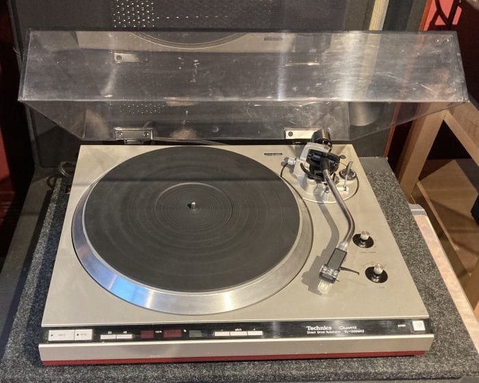 Technics SL1300mkII Turntable w/Cartridge