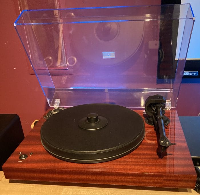 Pro-Ject 2 Xperience SC DC Turntable w/Cartridge